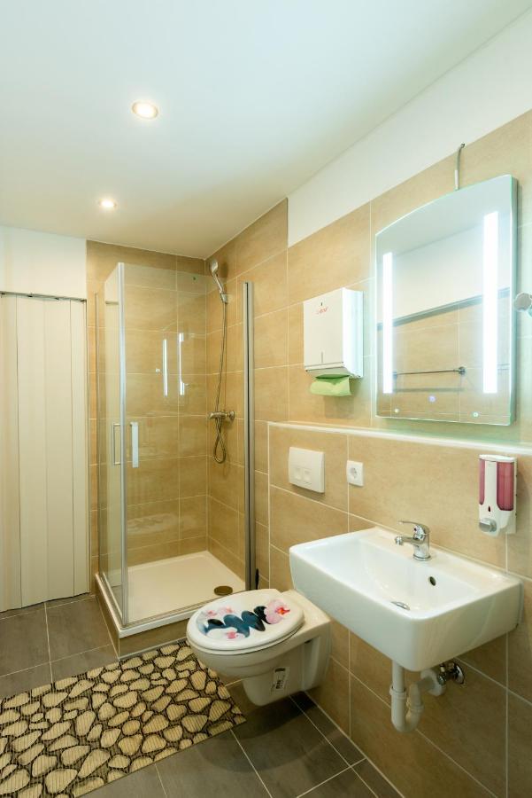 Hotel Pension Dahlem เบอร์ลิน ภายนอก รูปภาพ