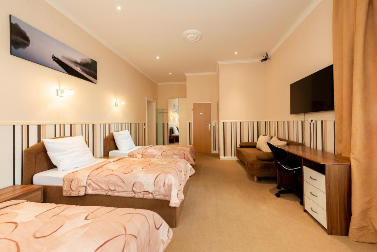 Hotel Pension Dahlem เบอร์ลิน ภายนอก รูปภาพ