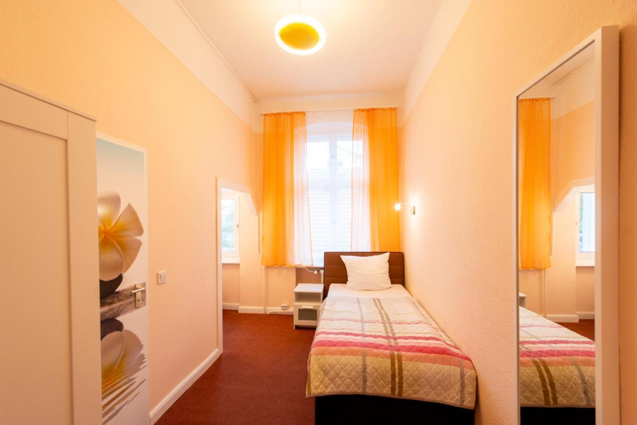 Hotel Pension Dahlem เบอร์ลิน ภายนอก รูปภาพ