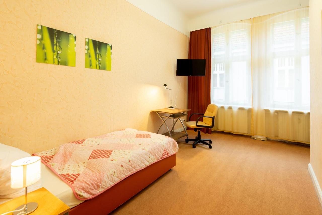 Hotel Pension Dahlem เบอร์ลิน ภายนอก รูปภาพ